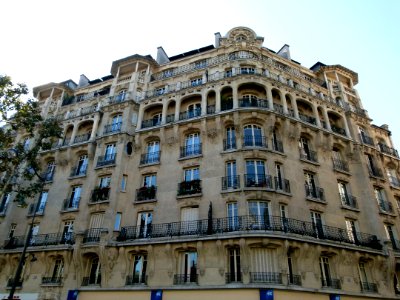 Building at the corner from avenue du Maine and rue Maurice Ripoche