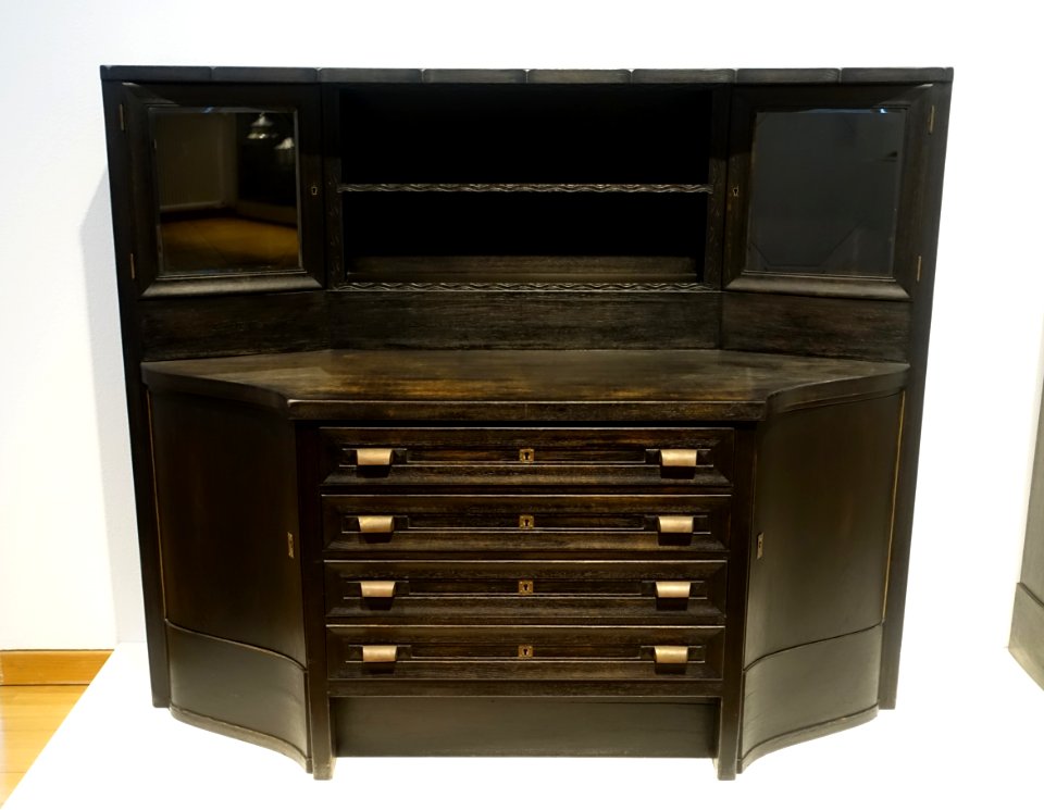 Buffet, Albin Muller designer, Georg Schwab maker, 1908, oak - Museum Künstlerkolonie Darmstadt - Mathildenhöhe - Darmstadt, Germany - DSC05998