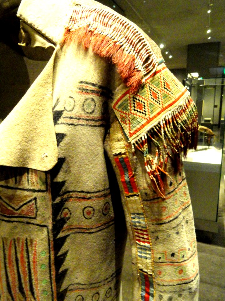 Buffalo-skin coat detail, Ojibwa, Ontario, Canada, c. 1789 - Nelson-Atkins Museum of Art - DSC09053