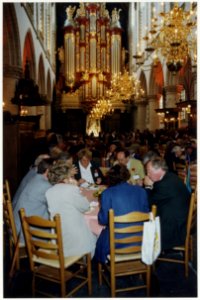 Buffet in de Grote of St. Bavokerk t.g.v. het jaarlijks congres van de Vereniging van Nederlandse Gemeenten. NL-HlmNHA 54036889