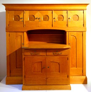 Buffet, designed by Richard Riemerschmid, made by Desdner Werkstatten fur Handwerkskunst, 1902, oak, elm - Bröhan Museum, Berlin - DSC03989