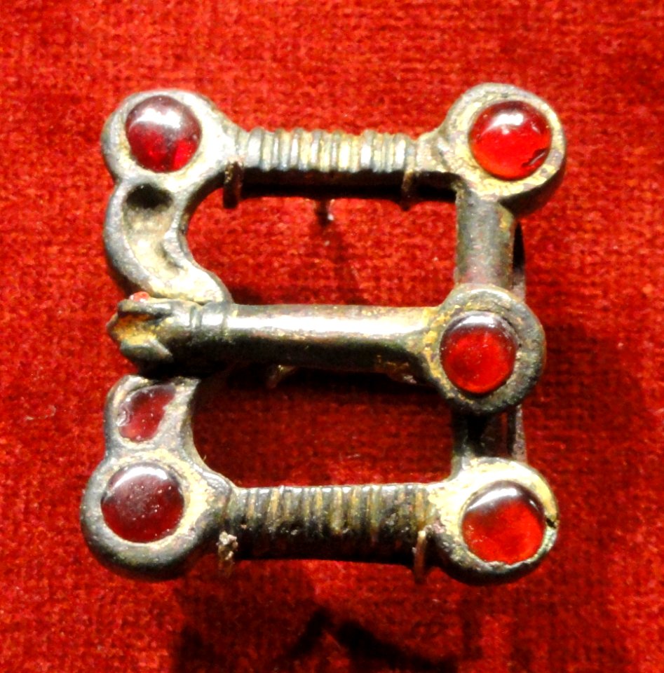 Buckle with Animal-Shaped Thorn and Belt Plate, 400s AD, Sarmato-Gothic, bronze with garnets and traces of gilding - Cleveland Museum of Art - DSC08469