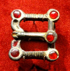Buckle with Animal-Shaped Thorn and Belt Plate, 400s AD, Sarmato-Gothic, bronze with garnets and traces of gilding - Cleveland Museum of Art - DSC08469