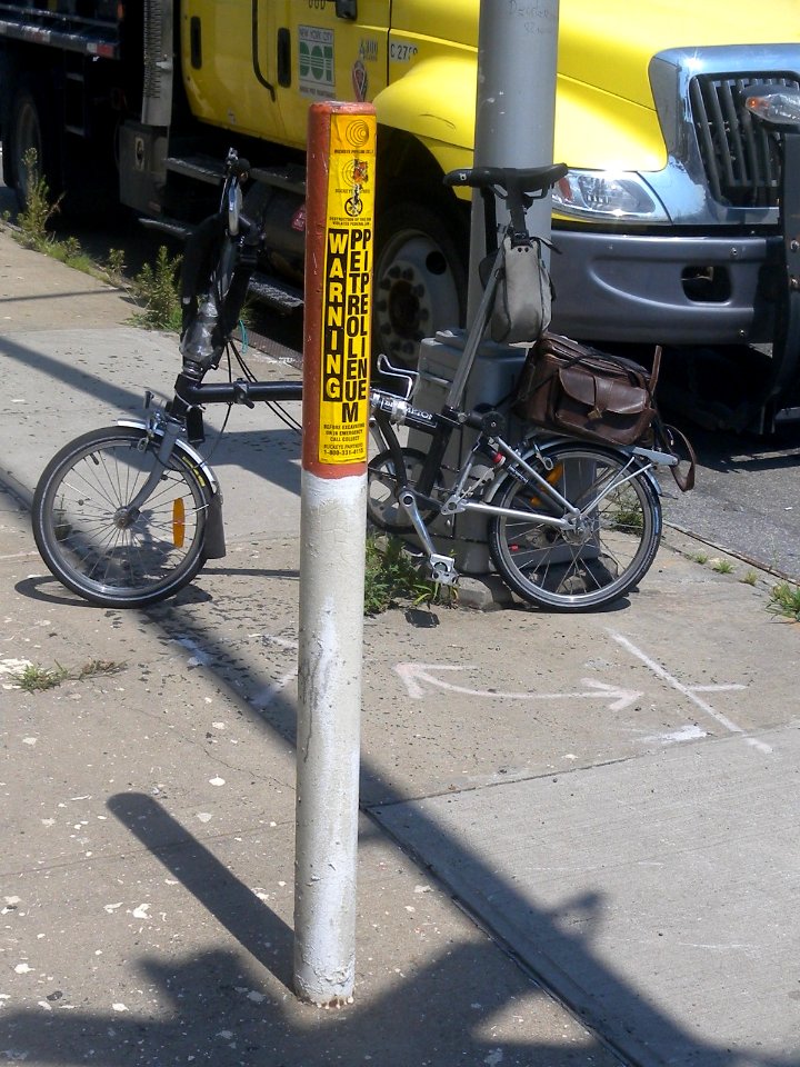 Buckeye Pipeline warning stake Greenpoint Av bridge jeh