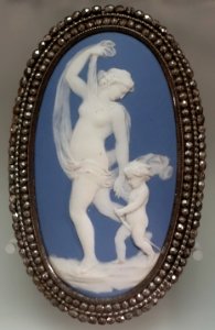 Buckle with Venus and Cupid, 1785-1790, jasper with white relief, mount by Matthew Boulton - Wedgwood Museum - Barlaston, Stoke-on-Trent, England - DSC09632