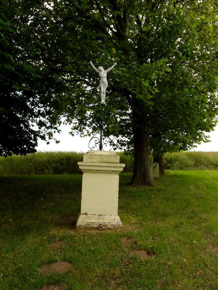 Bucy-lès-Pierrepont (Aisne) croix de chemin ouest