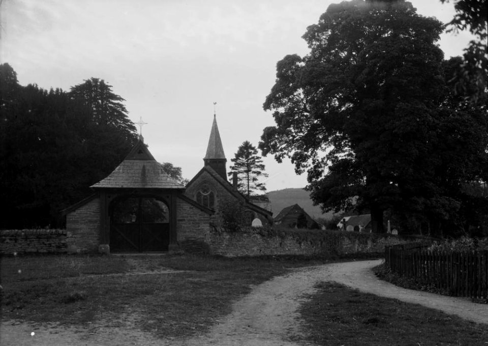 Bucknell church (1294863)