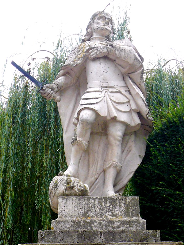 Burgos - Paseo del Espolón, estatuas regias 03
