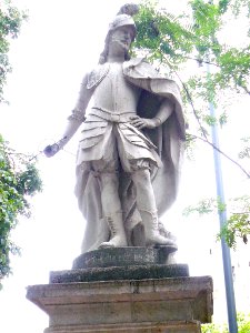 Burgos - Paseo del Espolón, estatuas regias 02