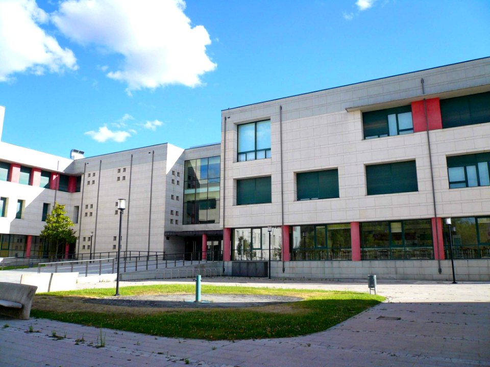 Burgos - Facultad de Ciencias Económicas y Empresariales (UBU) 1