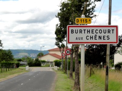 Burthecourt-aux-Chênes (M-et-M) city limit sign