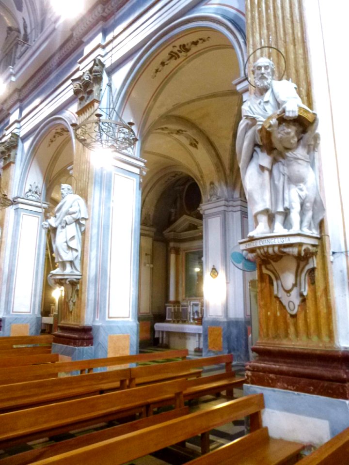 Burjassot - Iglesia de Sant Miquel Arcàngel, interior, estatuas 14