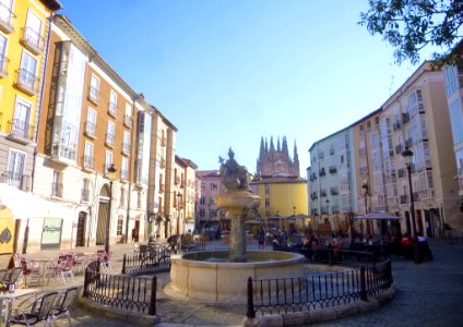 Burgos - Calle Huerto del Rey, Fuente de La Flora 1