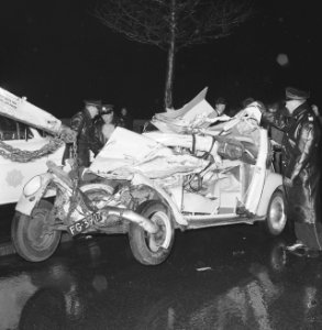 Bus Maarse en Kroon botst tegen personenauto bij Olympisc Stadion, de totaal ver, Bestanddeelnr 918-6062