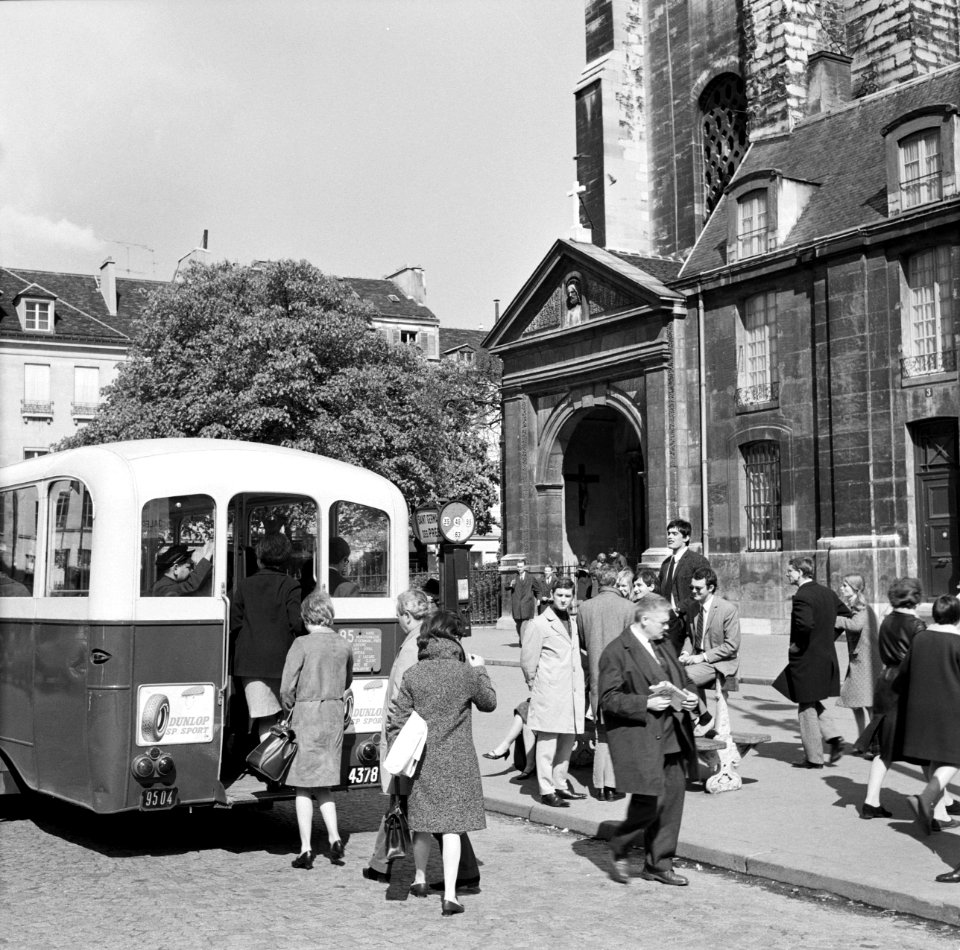 Bushalte in Saint-Germain-des-Prés, Bestanddeelnr 254-0441