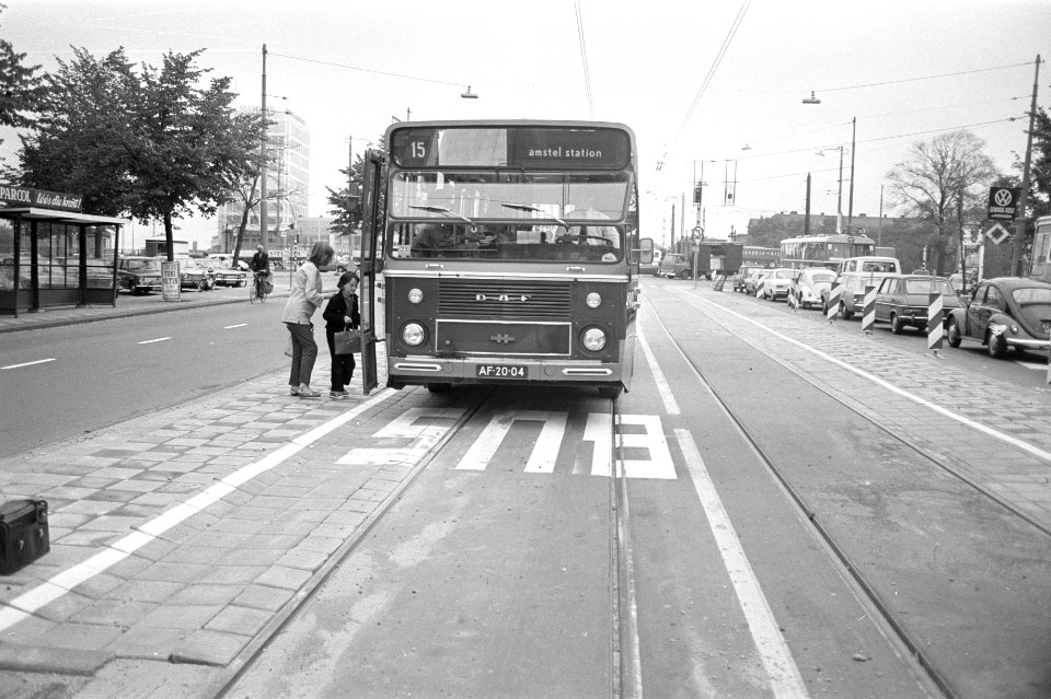 Bus op vrije baan Vrijheidslaan, Bestanddeelnr 924-8001