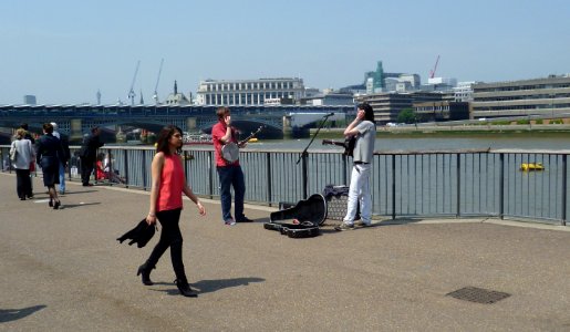 Buskers outside Tate Modern photo