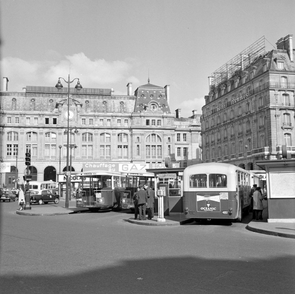 Bushalte en stationsgebouw van Gare Saint-Lazare, Bestanddeelnr 254-0649