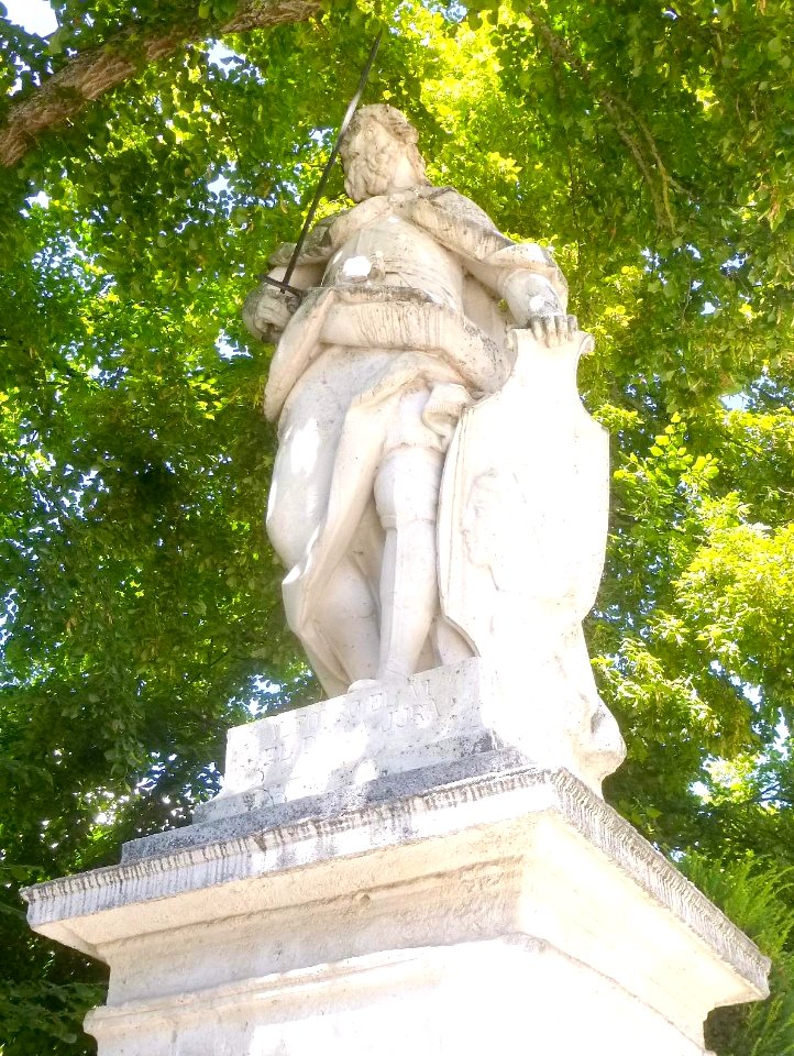 Burgos - Paseo del Espolón, estatuas regias 07