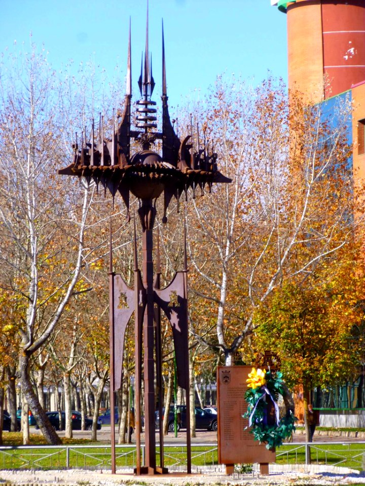 Burgos - Monumento a los caídos en el accidente del Yak-42 (1)