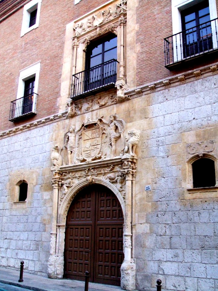 Burgos - Museo de Burgos, Casa de Angulo 1