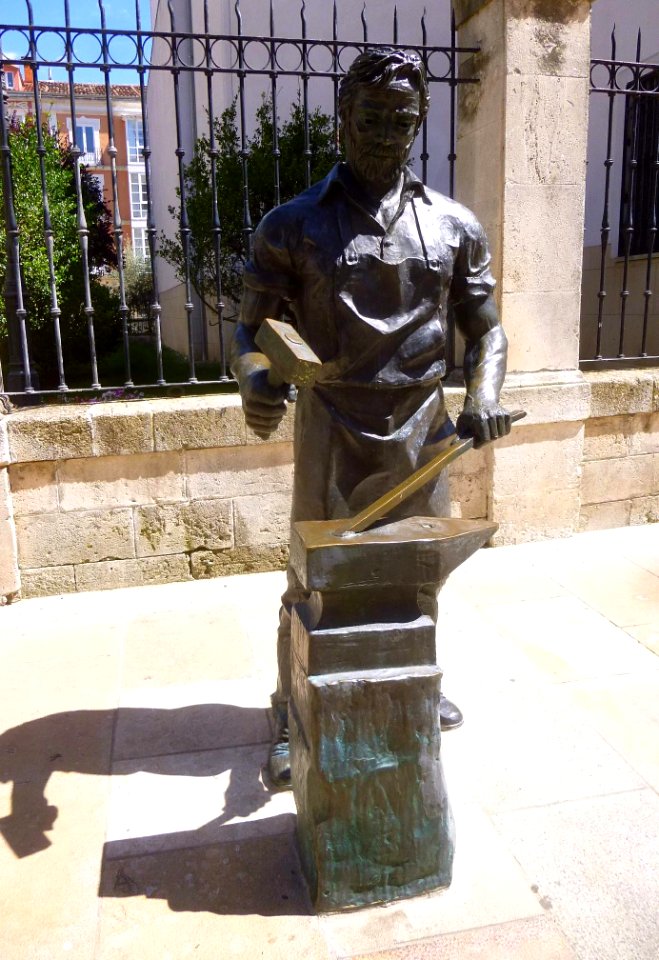 Burgos - Estatua de herrero 1