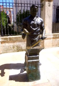 Burgos - Estatua de herrero 1