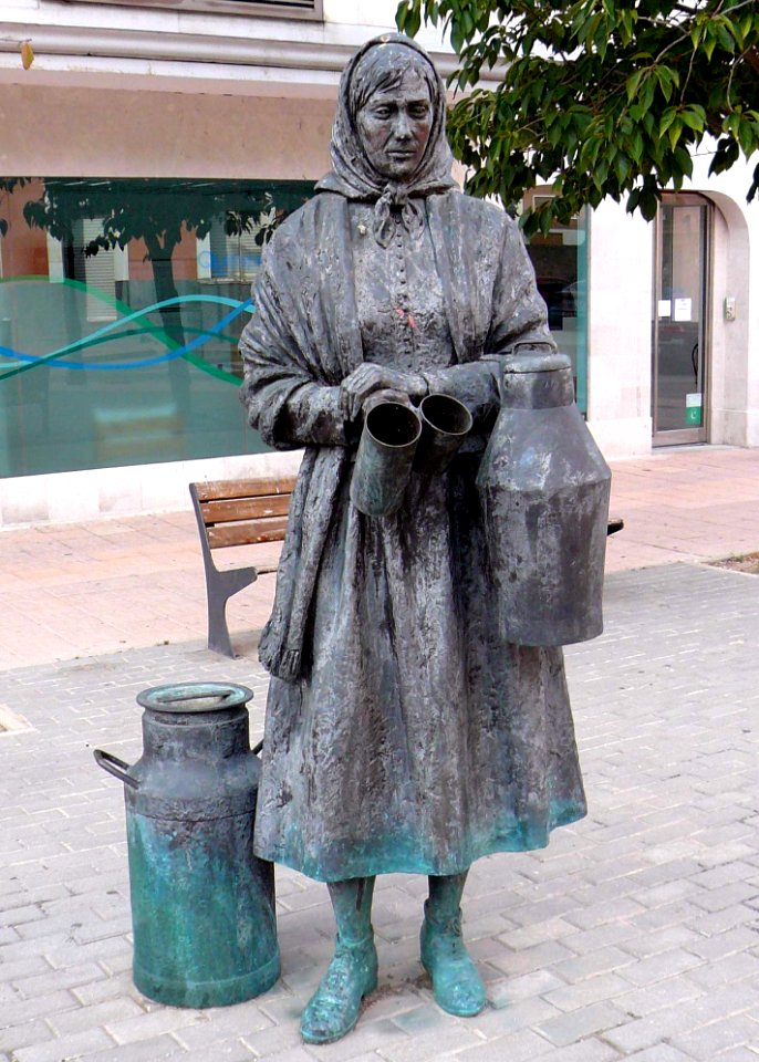 Burgos - Estatua de lechera