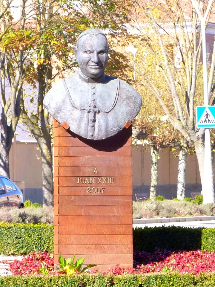 Burgos - Barrio de Gamonal - Calle Vitoria - Pío monumento a San Juan XXIII