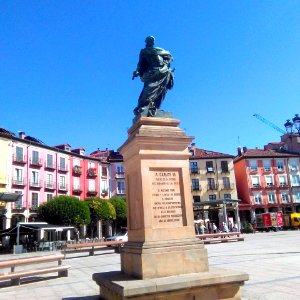 Burgos - Monumento a Carlos III en la Plaza Mayor