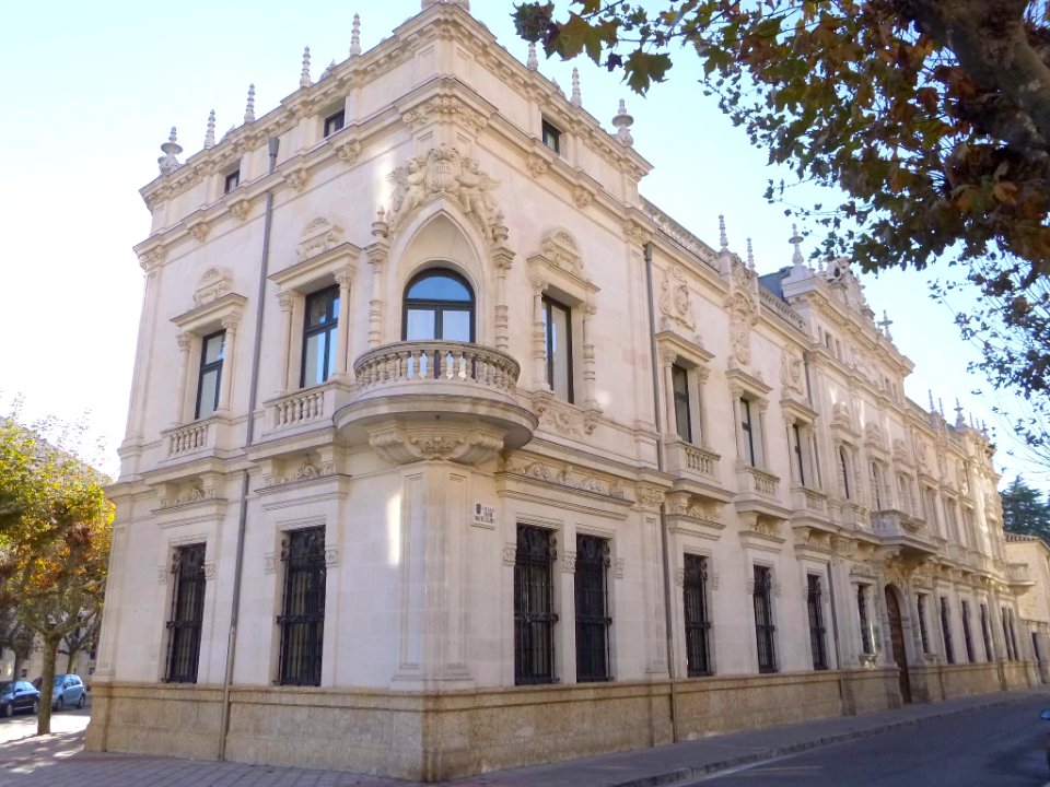 Burgos - Palacio Arzobispal 01