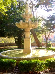 Burgos - Parque de la Isla, fuente del Monasterio de San Pedro de Arlanza 1