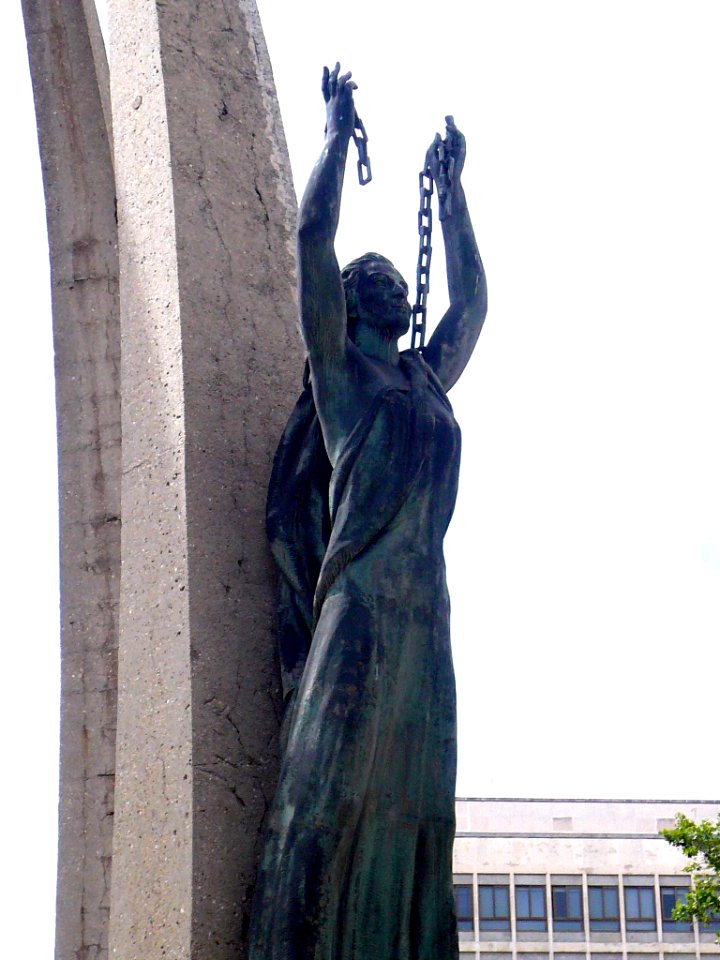 Burgos - Monumento Homenaje a los Ejércitos de España 7