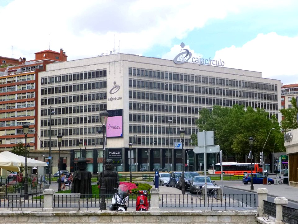 Burgos - Plaza de España e Ibercaja Banco (ex Caja Círculo)