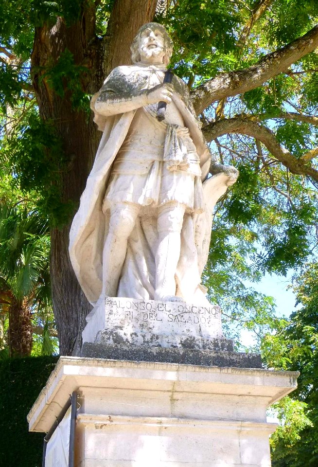 Burgos - Paseo del Espolón, estatuas regias 08