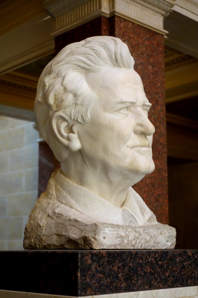 Bust of Robert M. La Follette, Sr. by Jo Davidson - Wisconsin State Capitol - DSC03128