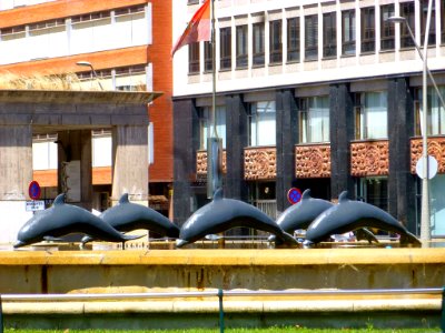 Burgos - Plaza de España, Fuente de los Delfines 2
