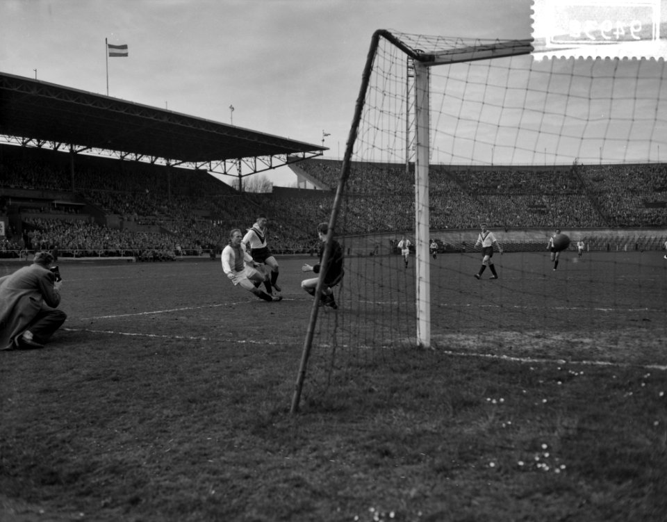 BVC Amsterdam-Ajax 0-2, Bestanddeelnr 909-4932