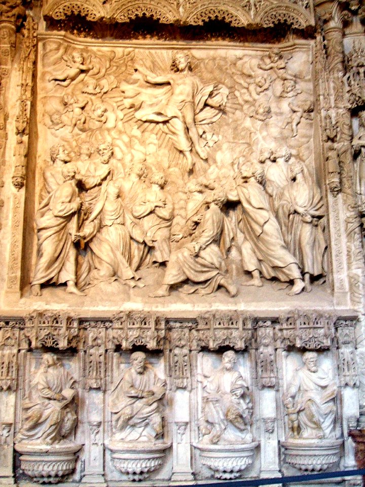 Burgos - Catedral 052 - Relieves de la girola