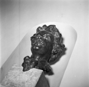 Buste van beeldhouwer en zilversmid Georg Jensen, de oprichter van de gelijknami, Bestanddeelnr 252-8866 photo