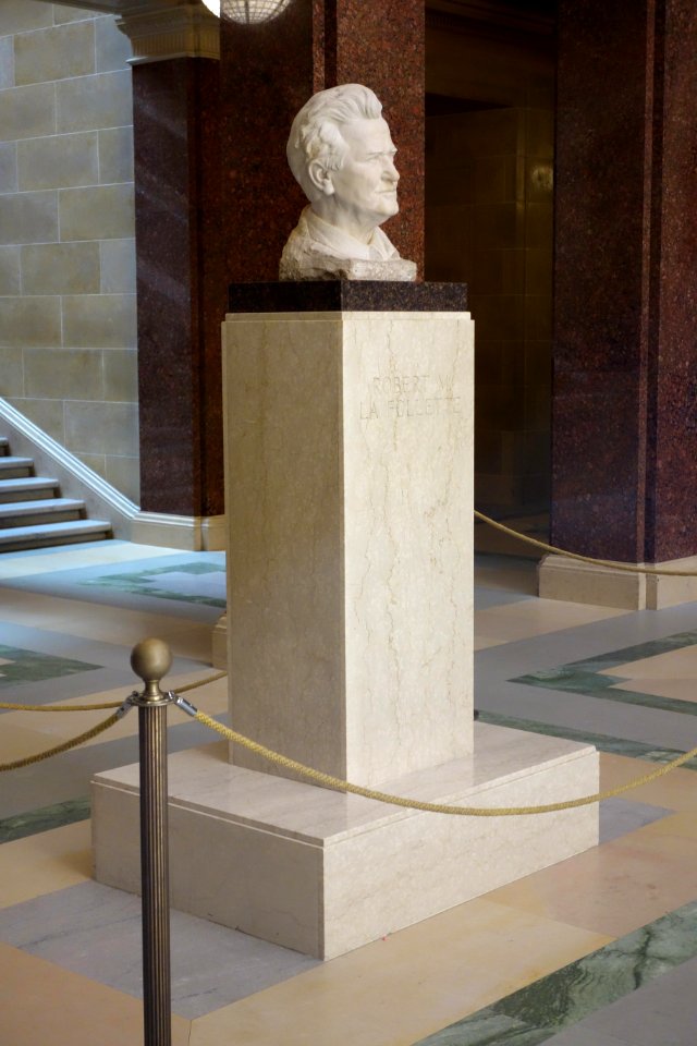 Bust of Robert M. La Follette, Sr. by Jo Davidson - Wisconsin State Capitol - DSC03125