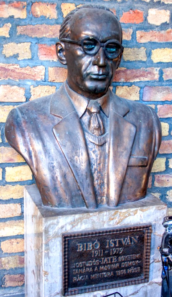 Bust of István Bibó in the Szeged Pantheon