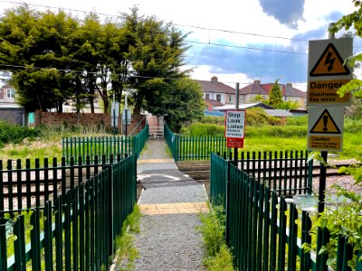 Butts Lane level foot crossing, looking southwest, 2021