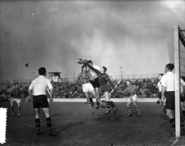 BVV tegen Emma 1-0, Cor van de Gijp in actie, Bestanddeelnr 906-3384