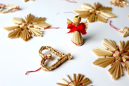 Poinsettia jewellery decoration