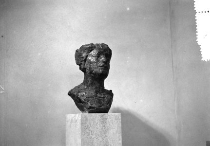 Buste van Theodora 'Theo' Mann-Bouwmeester voor de stadsschouwburg, Bestanddeelnr 907-3386