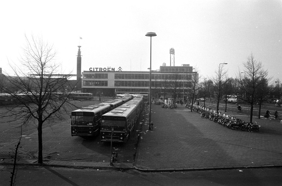 Bussen op het Stadionplein, Bestanddeelnr 926-8348