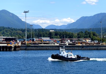 Burrard Inlet with tugboat - Vancouver, Canada - DSC09371