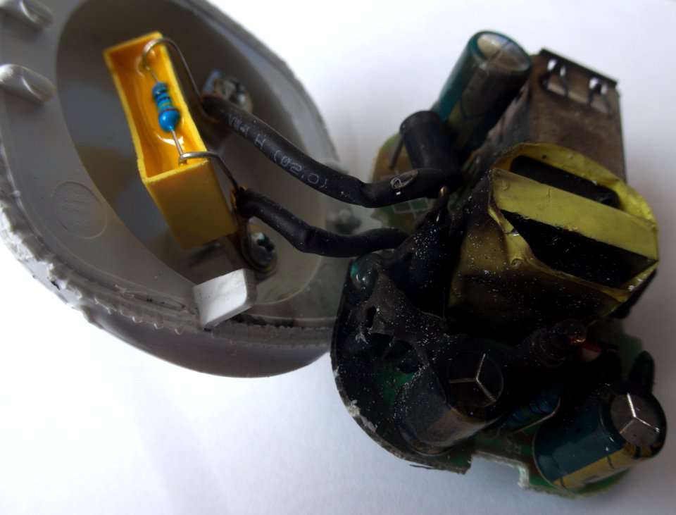 Burnt out Sansai USB charger 20190728-001
