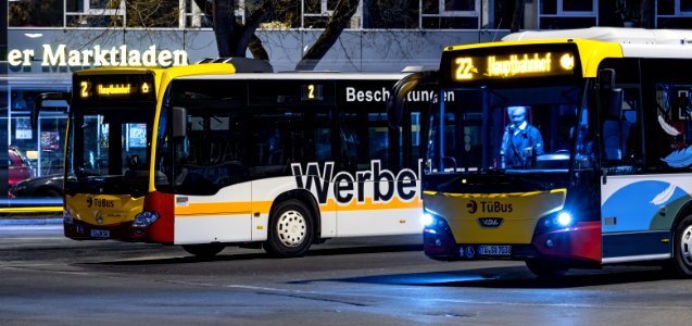 Busse am Omnibusbahnhof Tübingen bei Nacht photo